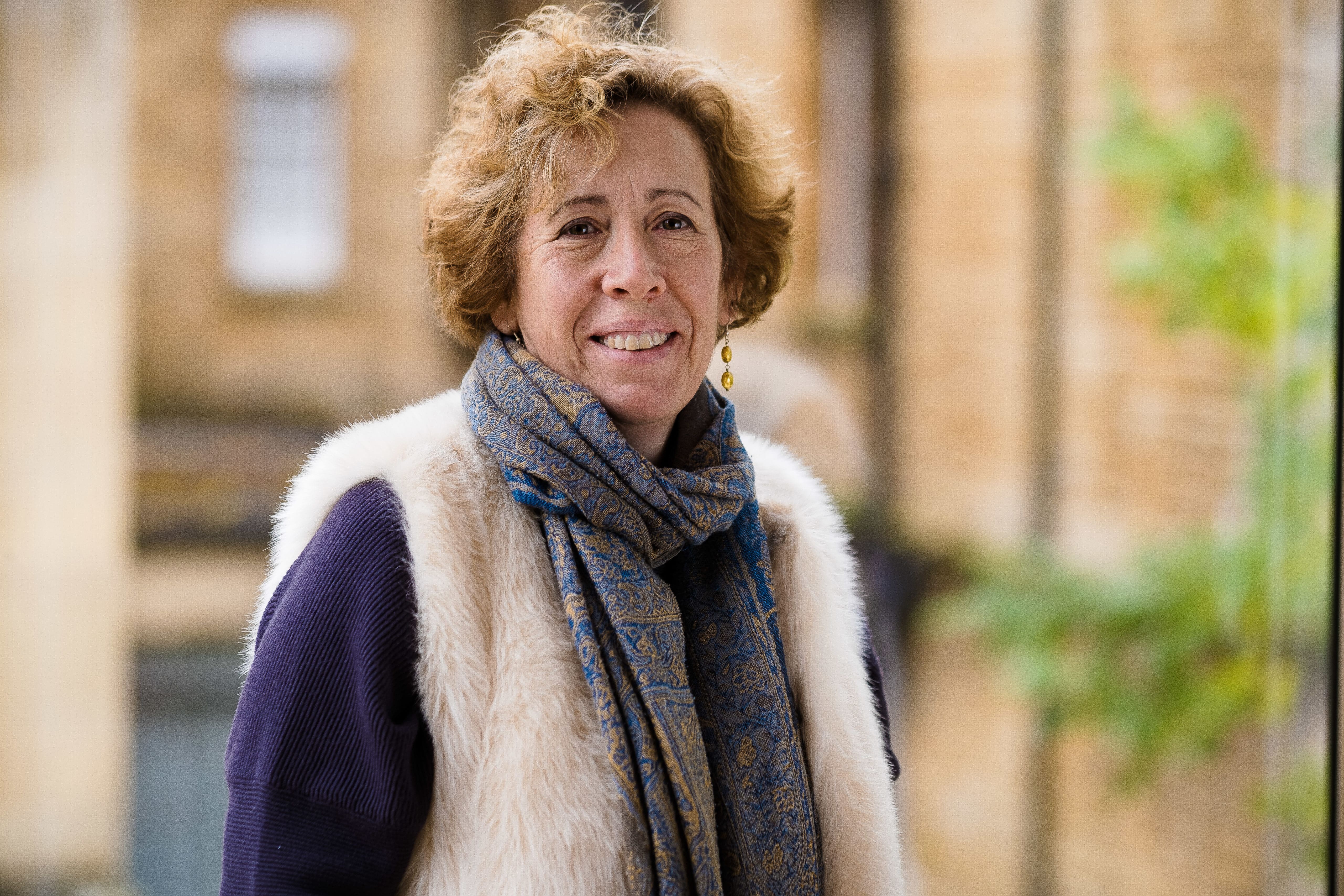 head and shoulders dr Lucy Wooding 