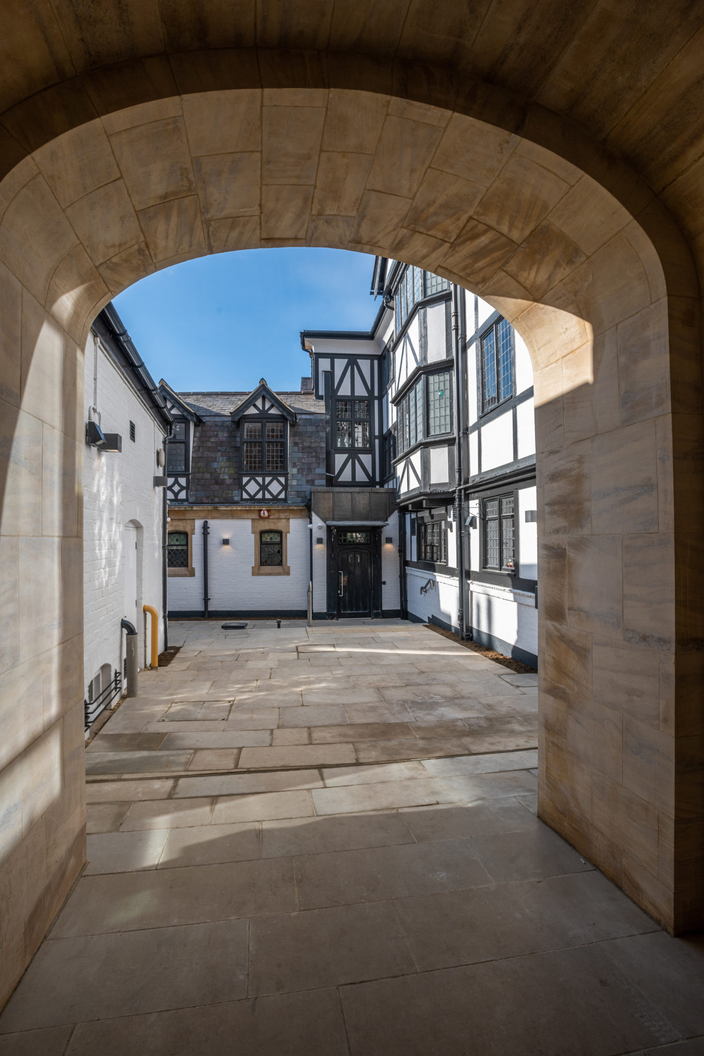 Entrance to the Turl Street Mitre