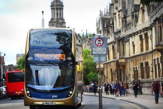 Photograph of a bus X20 in Oxford