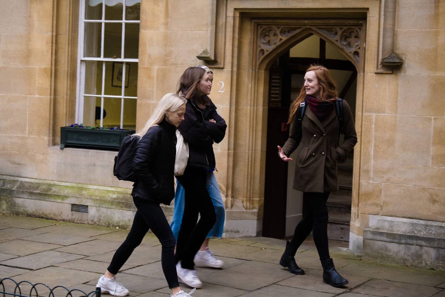 Schools Liaison Officer speaks to school students visiting Lincoln College