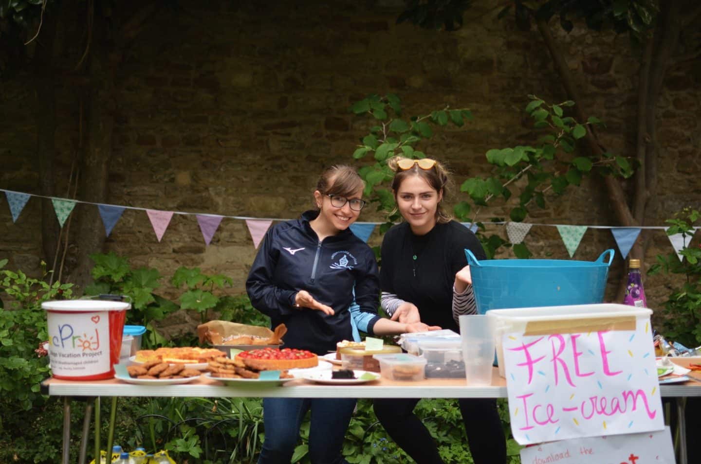 VacProj cake sale